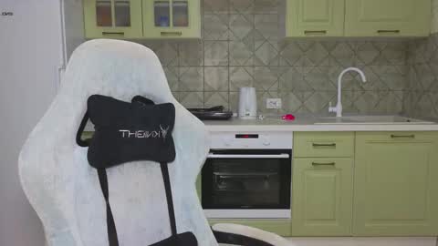 Mia online show from March 22, 4:24 pm