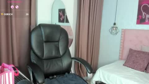 Mia online show from May 11, 7:11 pm