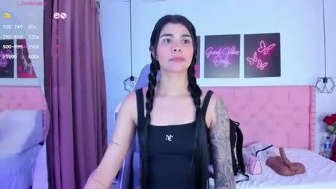 Mia online show from July 8, 6:43 pm