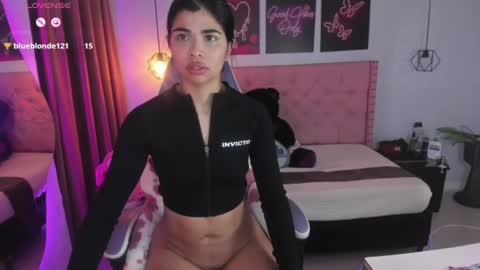 Mia online show from June 19, 6:11 pm