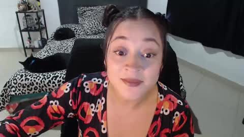 mia online show from December 9, 2:34 am