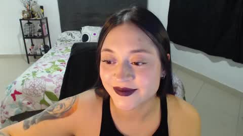 mia online show from December 7, 12:30 am