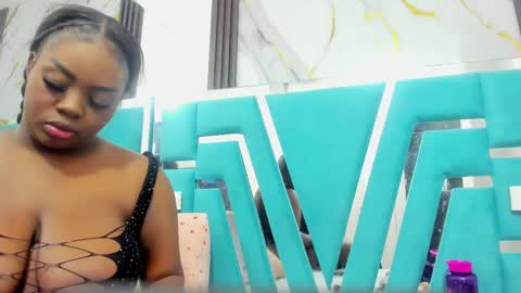 Mia online show from March 9, 11:36 am