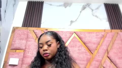 Mia online show from May 8, 11:35 am