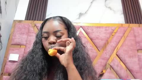 Mia online show from April 6, 11:55 am