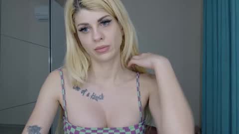 mia_angel online show from May 28, 6:17 pm