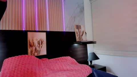 Mia online show from March 7, 3:51 am