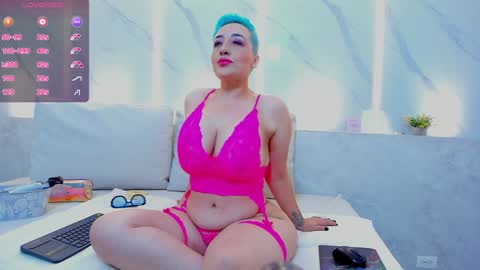 Mia  online show from January 31, 11:56 am