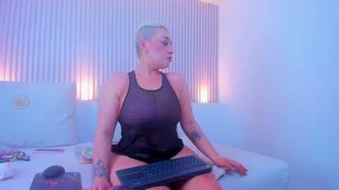 Mia  online show from January 9, 12:09 pm