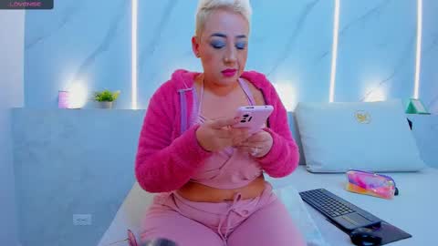 Mia  online show from December 7, 10:56 am