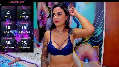 Mia online show from December 7, 3:52 pm