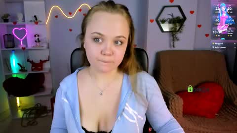 Mia online show from April 6, 8:10 pm