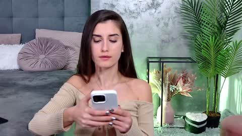 Freya Allen online show from December 11, 10:06 pm