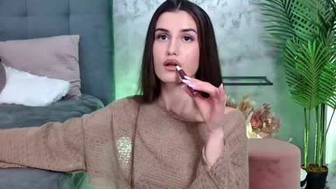 Freya Allen online show from February 4, 9:20 pm