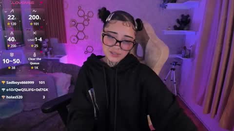 Mia online show from February 15, 7:51 am