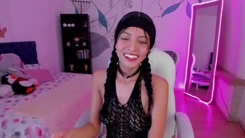Mia online show from May 19, 8:38 pm