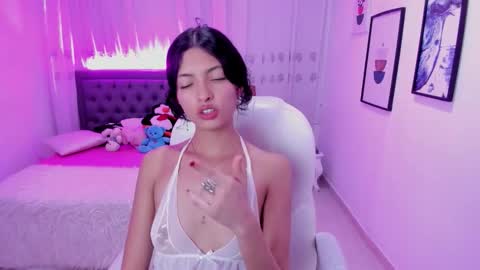 Mia online show from December 3, 10:01 pm