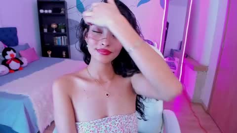 Mia online show from May 8, 8:54 pm