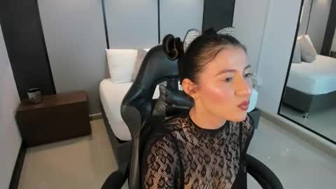 M I A  online show from May 21, 2:42 am