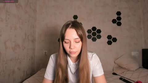 Mia  next stream Thursday 1400 UTC1 Friday 1400 UTC1 online show from April 9, 1:27 pm