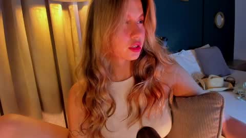 M I A  online show from May 8, 8:10 pm
