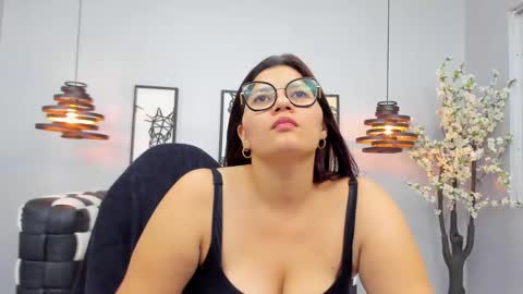Mia Curvyy  online show from March 20, 8:36 pm
