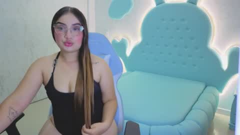 Mia Cuttee online show from October 10, 4:17 am