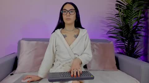 Sarah Luna online show from May 17, 12:59 pm