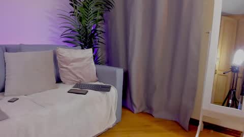 Sarah Luna online show from May 26, 7:35 pm