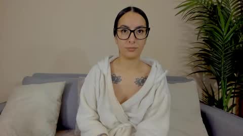 Sarah Luna online show from May 10, 12:51 pm