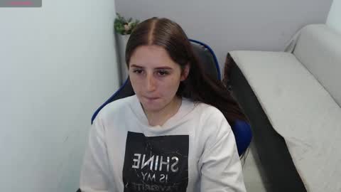 Mia online show from November 10, 1:39 pm