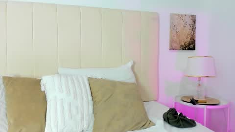 Mia online show from January 14, 4:06 am