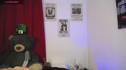 Mia online show from April 4, 12:37 pm