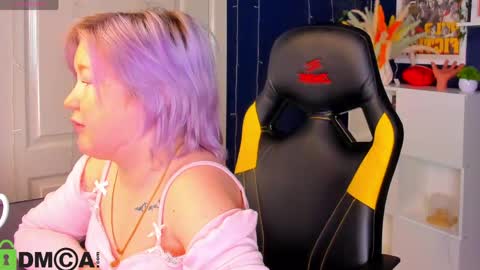 Mia online show from May 19, 3:02 am