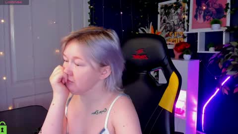 Mia online show from May 25, 3:05 am