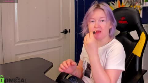 Mia online show from May 18, 3:05 am