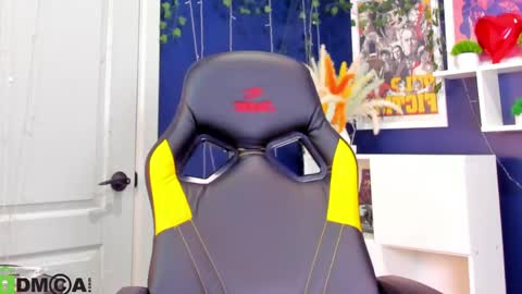 Mia online show from May 13, 3:45 am