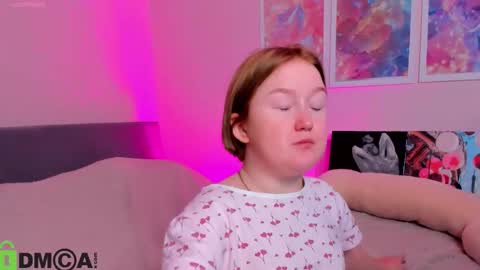 Mia online show from October 25, 3:03 am