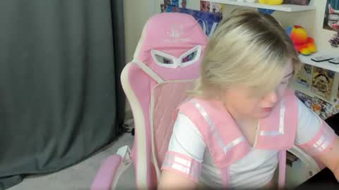 Mia online show from July 2, 3:23 am