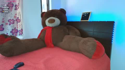 mia_fernand online show from April 1, 3:09 pm