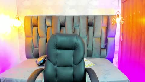 mia_ferrer18 online show from August 6, 1:29 pm