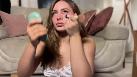 mia_ferrer777 online show from May 14, 12:38 am