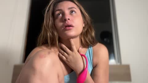 mia_ferrer777 online show from May 2, 12:03 am