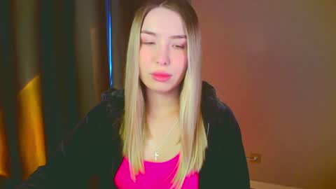 Mia online show from January 11, 6:35 am