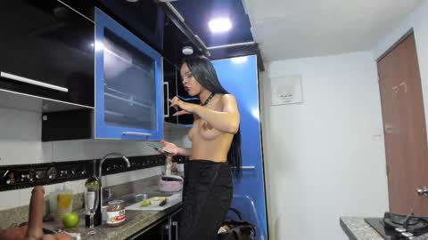 Mia online show from May 21, 4:21 am