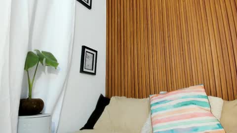 Mia online show from April 8, 3:52 am