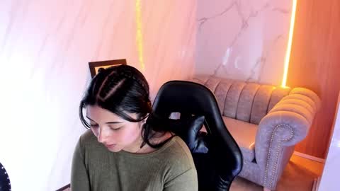 Mia online show from October 3, 9:31 pm