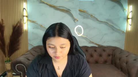 Mia online show from September 28, 1:05 pm