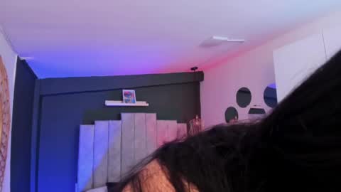 Val  online show from May 8, 8:43 pm
