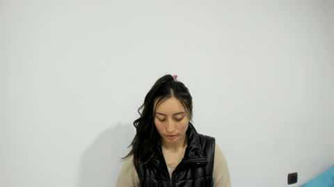 mia kaneee online show from December 2, 11:27 pm